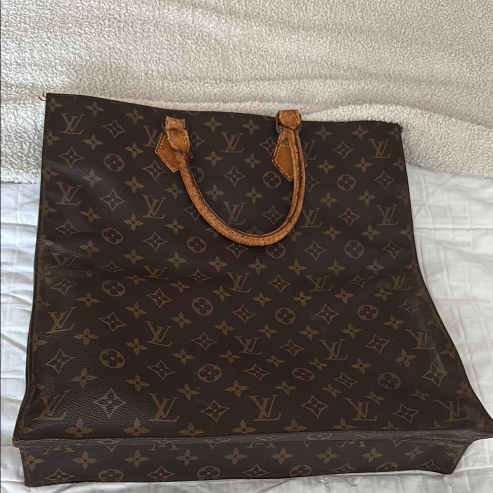 Louis Vuitton Monogram Sac Plat authentic